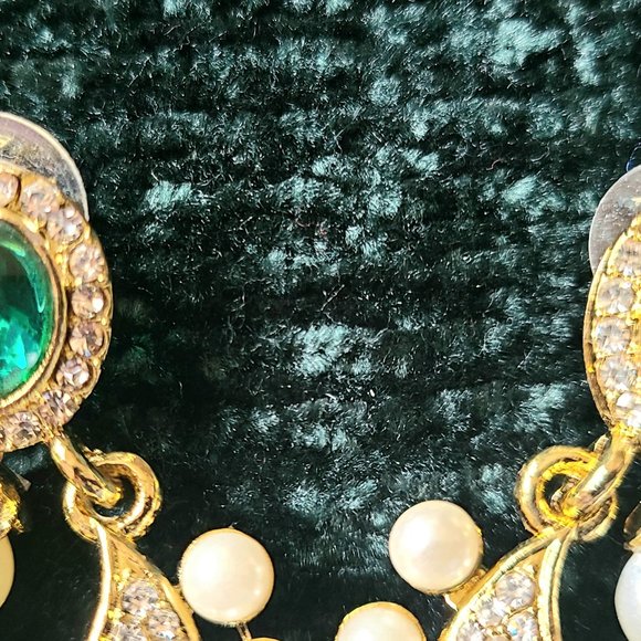 Beautiful- Semi-Precious Green/Clear Stones with Pearls - Round Earrings - Picture 6 of 12